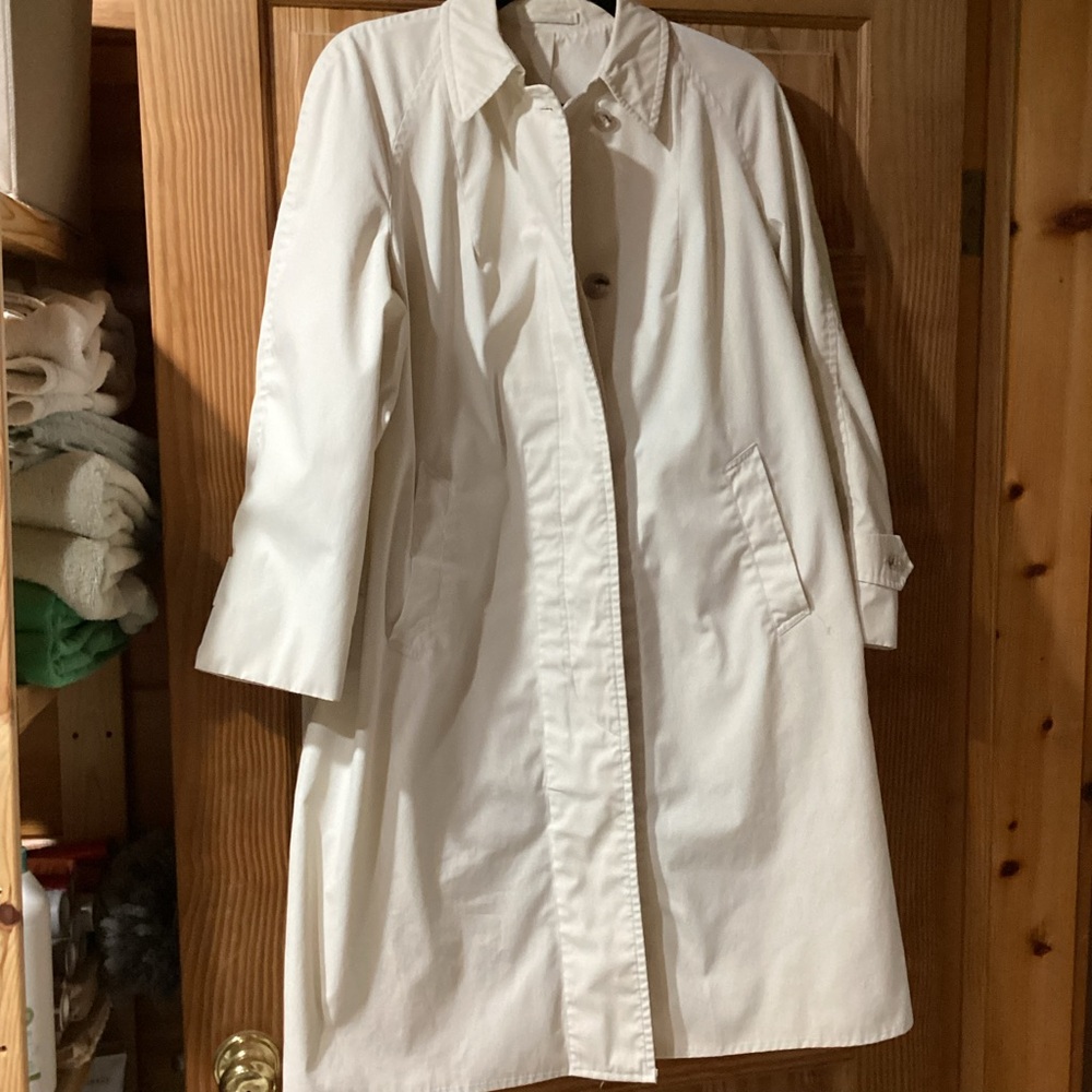 London Fog Vintage Women’s Trench coat- unknown size